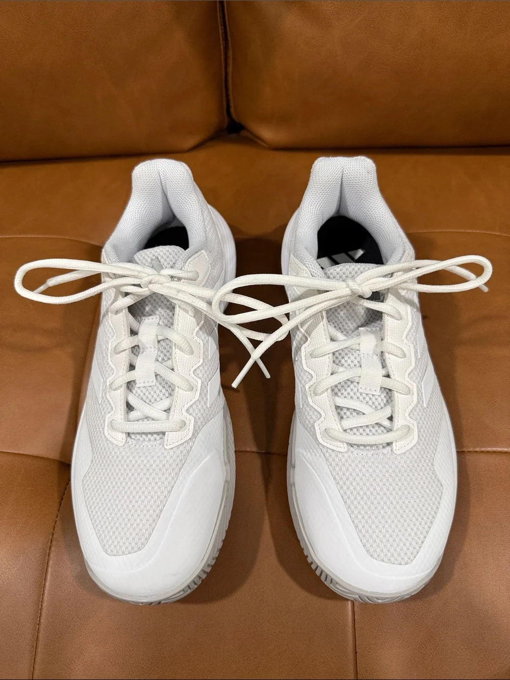 Women’s White Picleball Sneakers with Lightweight Mesh